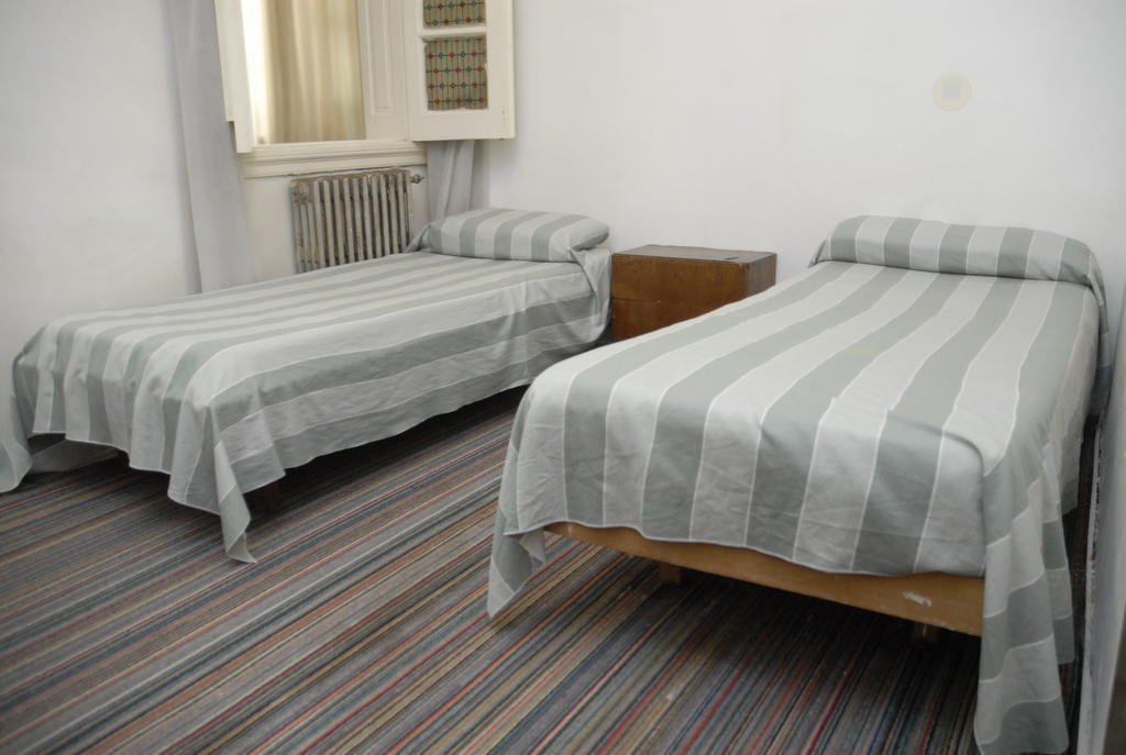 Hotel Aries Buenos Aires Room photo